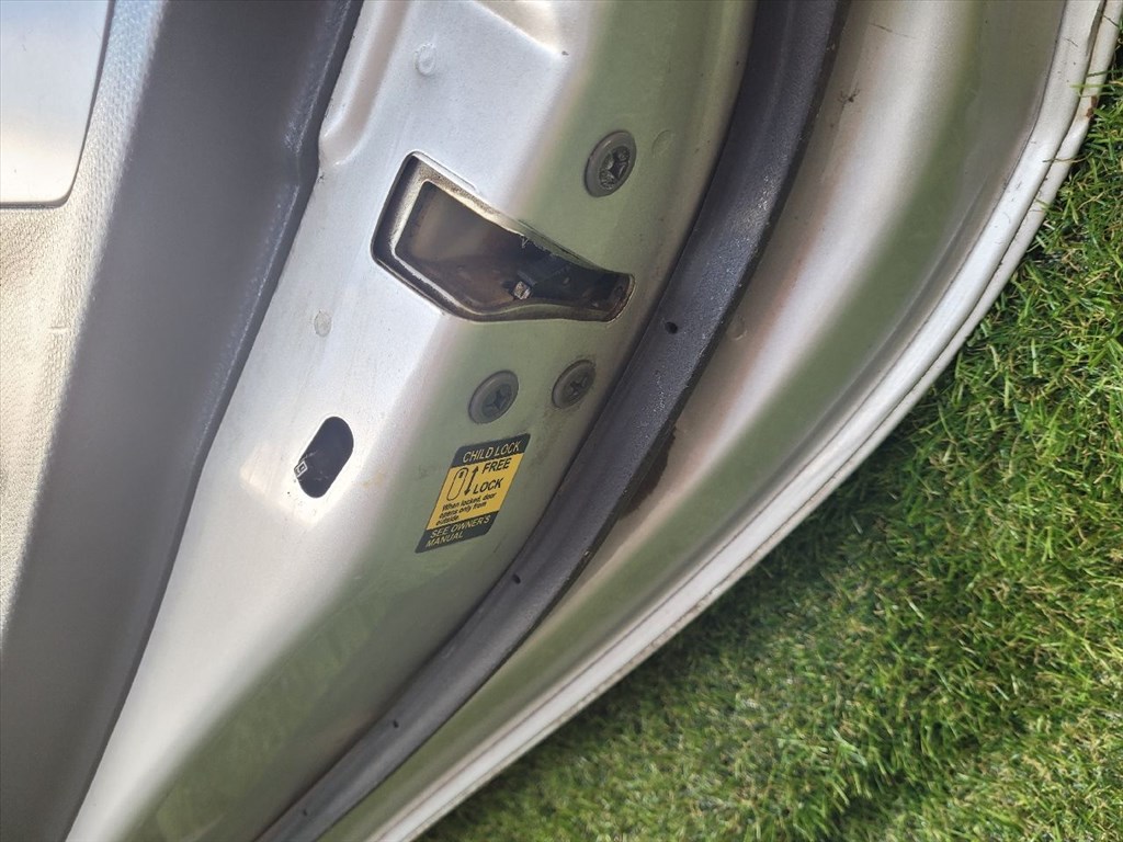 SUZUKI SWIFT III Jobb első Ajtó (Részeivel) E2043R00351 43r001583 19. kép