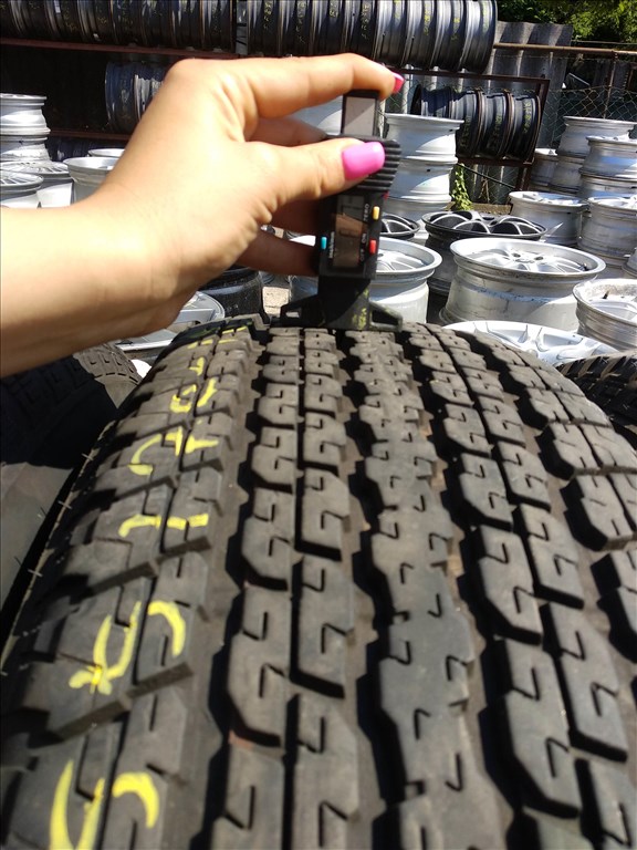 255/70 R18 Bridgestone nyári gumi 70000ft az 5db/492/ 3. kép