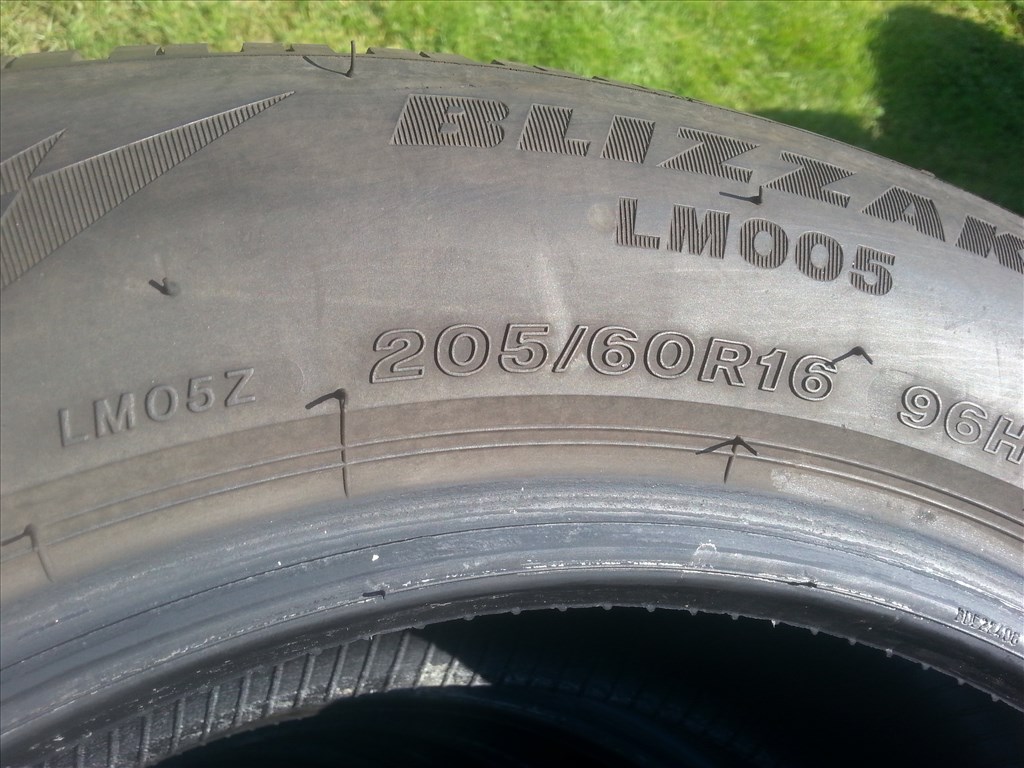  205/60R16 Bridgestone Blizzak LM005 téli gumi garnitúra 2021-es 6. kép