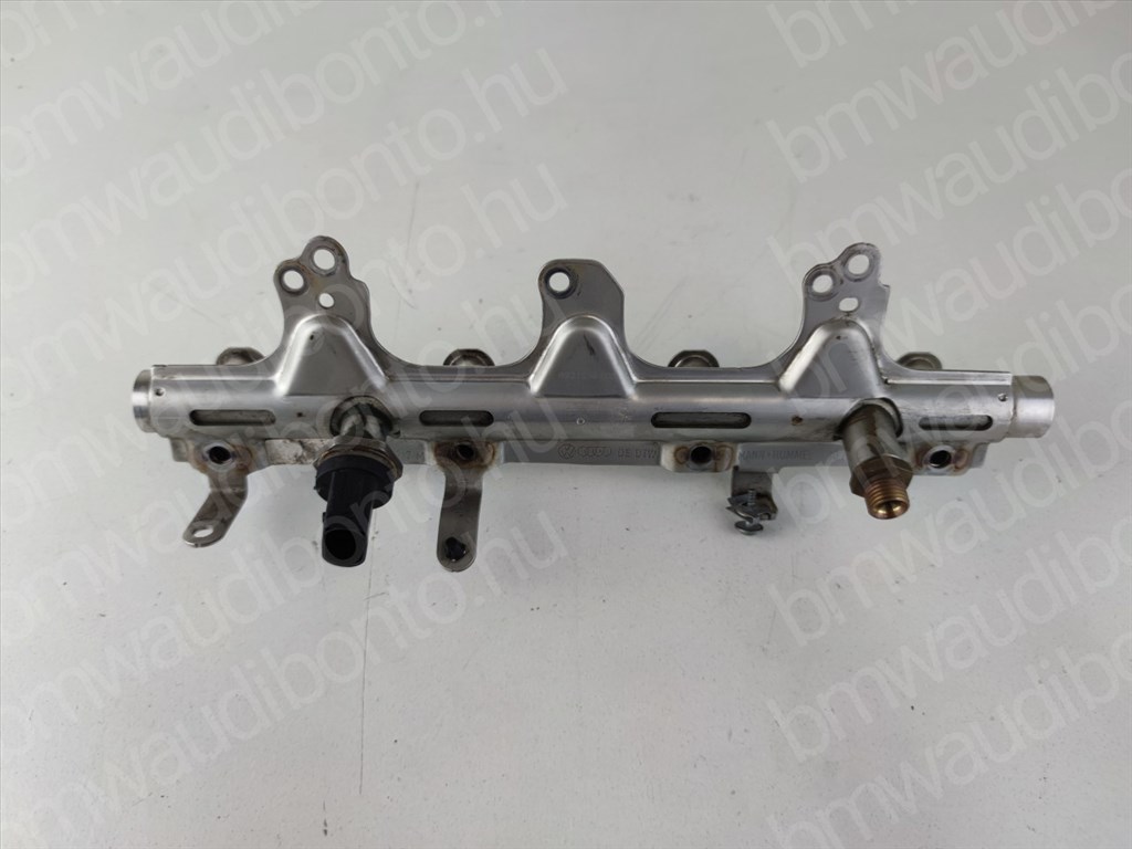 AUDI A4 B8 (8K2)  2.0 TFSI Üzemanyag-befecskendező porlasztó sor / híd (06J133317M) 1. kép