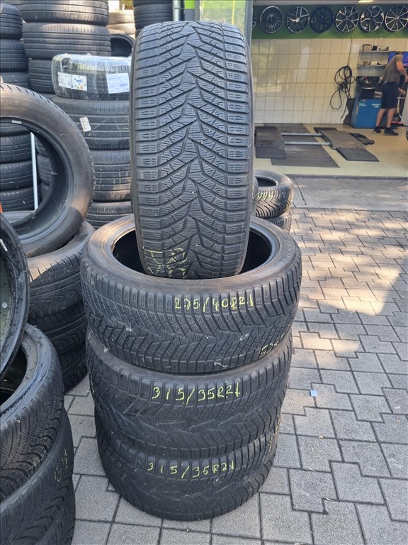  275/4021" 315/3521" újszerű Yokohama BluEarth winter V905 téli gumi szett  3. kép