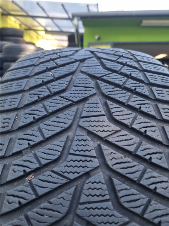  275/4021" 315/3521" újszerű Yokohama BluEarth winter V905 téli gumi szett  4. kép