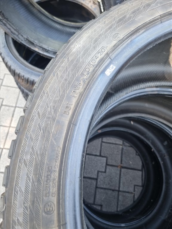  275/4021" 315/3521" újszerű Yokohama BluEarth winter V905 téli gumi szett  6. kép