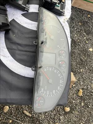 Audi A6 (C5 - 4B) óracsoport  4b0920932q