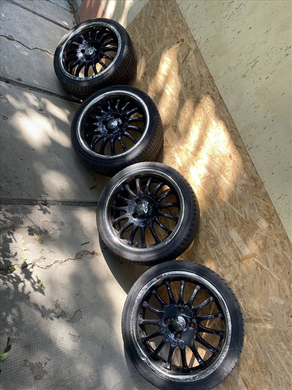  4x114.3 lyukosztású 17" használt alufelni, rajta 205/40 használt Hankook nyári gumi gumi  1. kép