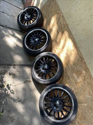  4x114.3 lyukosztású 17" használt alufelni, rajta 205/40 használt Hankook nyári gumi gumi 