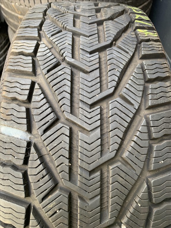  225/4517" újszerű Sebring téli gumi  2. kép