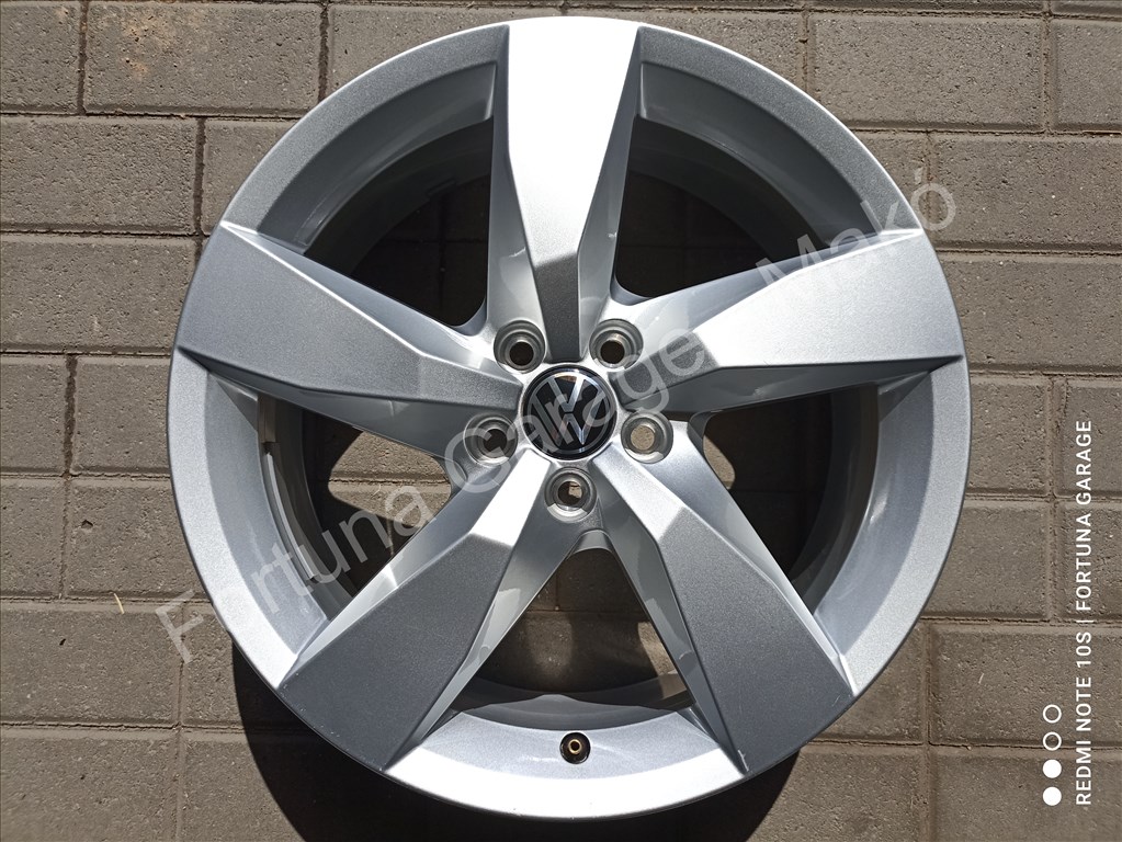 5x100 17" Volkswagen 'Chesterfield' (2GM) újszerű alufelni garnitúra 5. kép