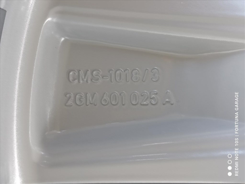 5x100 17" Volkswagen 'Chesterfield' (2GM) újszerű alufelni garnitúra 8. kép