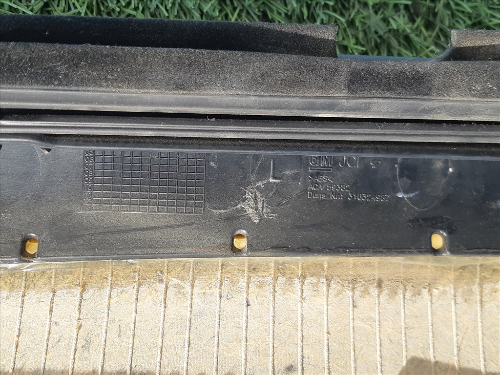 Bontásra: Opel Astra H Enjoy 1.6 benzin, bal hátsó ajtókárpit  13153917 4. kép