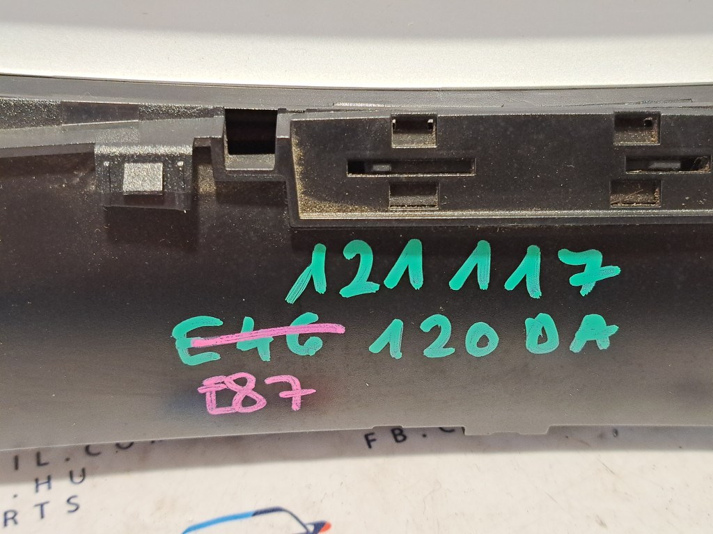 BMW E90 E91 E92 E93 E81 E82 E87 E88 középkonzol váltókeret tároló 6. kép