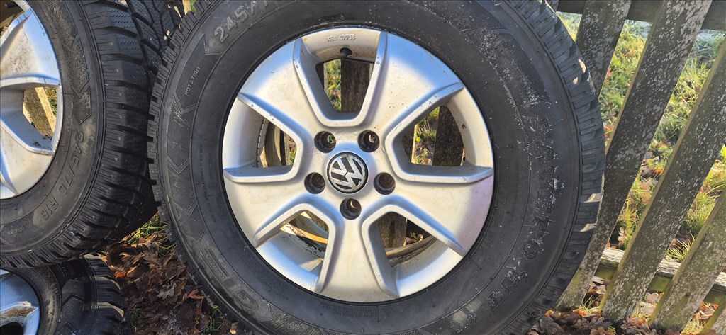  5x120 lyukosztású 16" használt (gyári felni) alufelni, rajta 245/70 használt GTradial téli gumi  5. kép