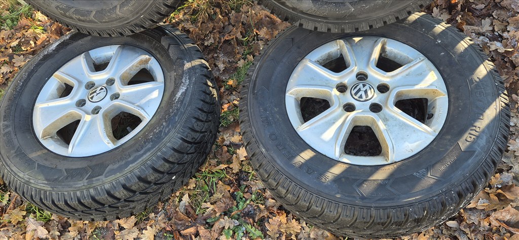  5x120 lyukosztású 16" használt (gyári felni) alufelni, rajta 245/70 használt GTradial téli gumi  7. kép