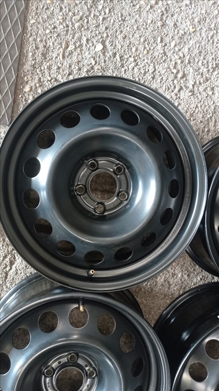  5x108 lyukosztású 7JJ 17" használt (gyári felni) lemezfelni 5. kép