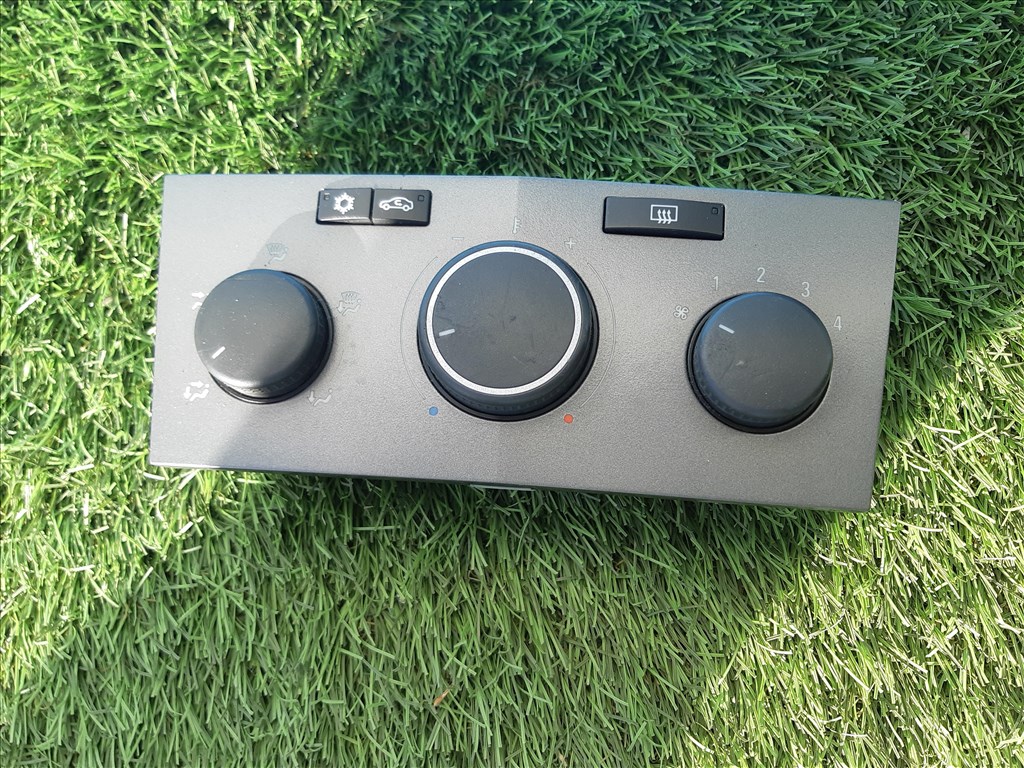 Bontásra: Opel Astra H Enjoy 1.6 benzin, klímavezérlő panel (fűtéskapcsoló) 13123013 13142468 1. kép