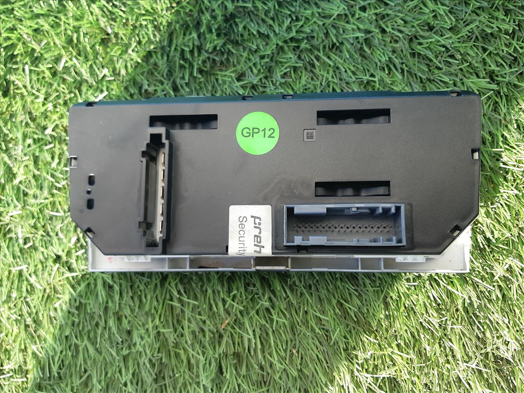 Bontásra: Opel Astra H Enjoy 1.6 benzin, klímavezérlő panel (fűtéskapcsoló) 13123013 13142468 2. kép