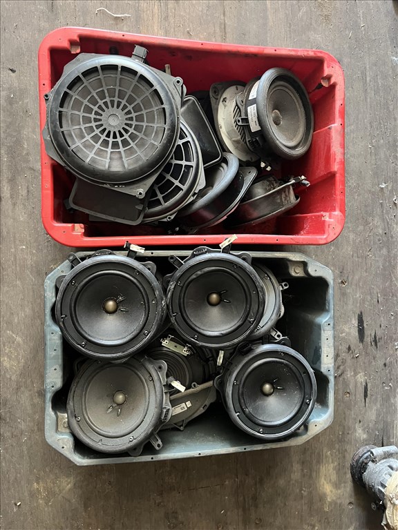 Audi A4 (B6/B7), Seat Exeo Bose hangszórók 1. kép