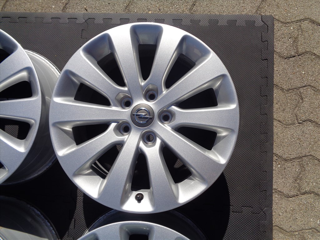 Opel gyári alufelni 17-es, 5×115-ös osztó, eredeti újszerű állapotban eladó. 4. kép