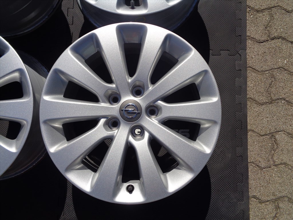 Opel gyári alufelni 17-es, 5×115-ös osztó, eredeti újszerű állapotban eladó. 5. kép