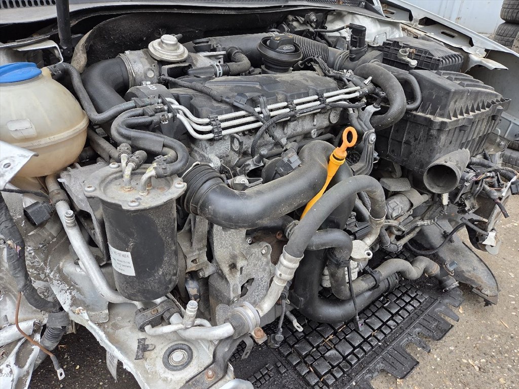 Volkswagen CrossGolf V 1.9 TDI diesel motor  bxf66kw 3. kép