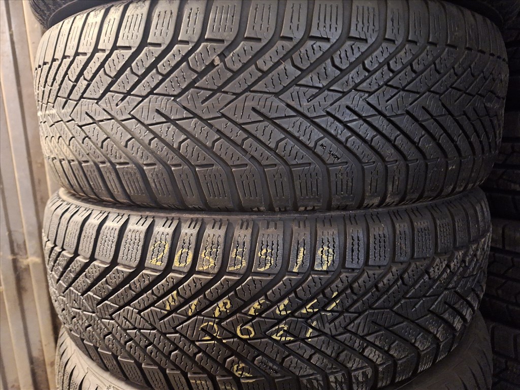  205/55/18"  Pirelli téli gumi  1. kép