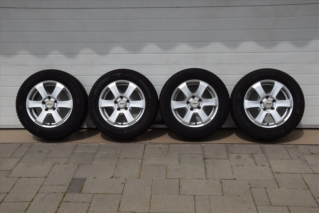  5x112 lyukosztású 15" újszerű Alutec alufelni, rajta 195/65 újszerű Michelin téli gumi  1. kép
