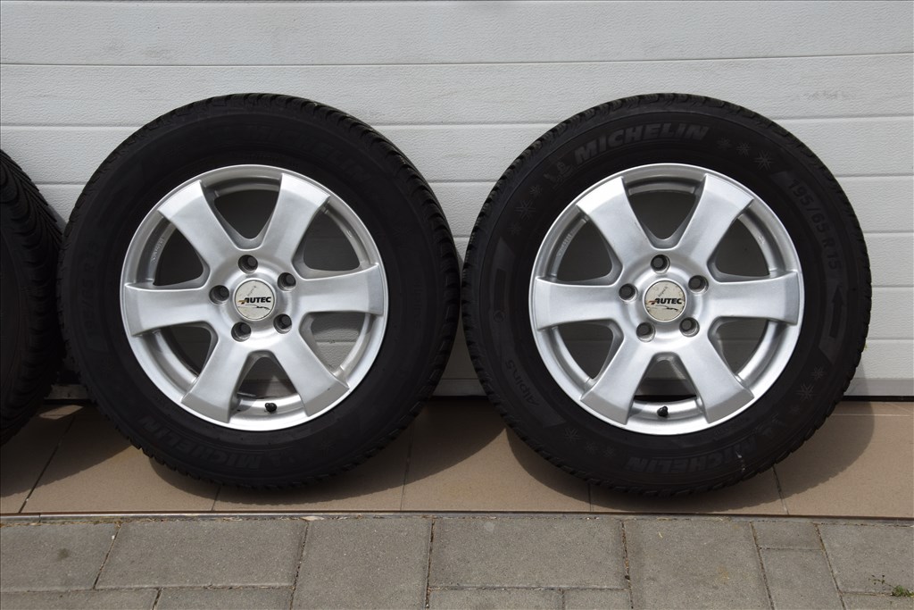  5x112 lyukosztású 15" újszerű Alutec alufelni, rajta 195/65 újszerű Michelin téli gumi  3. kép