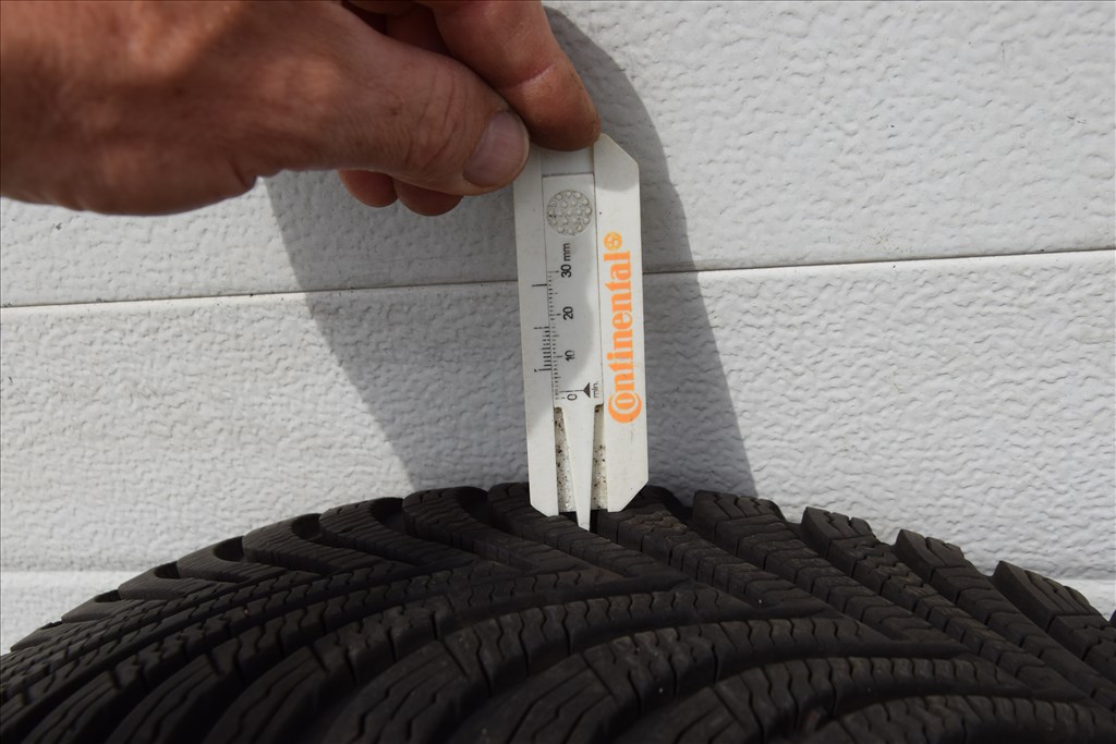  5x112 lyukosztású 15" újszerű Alutec alufelni, rajta 195/65 újszerű Michelin téli gumi  4. kép