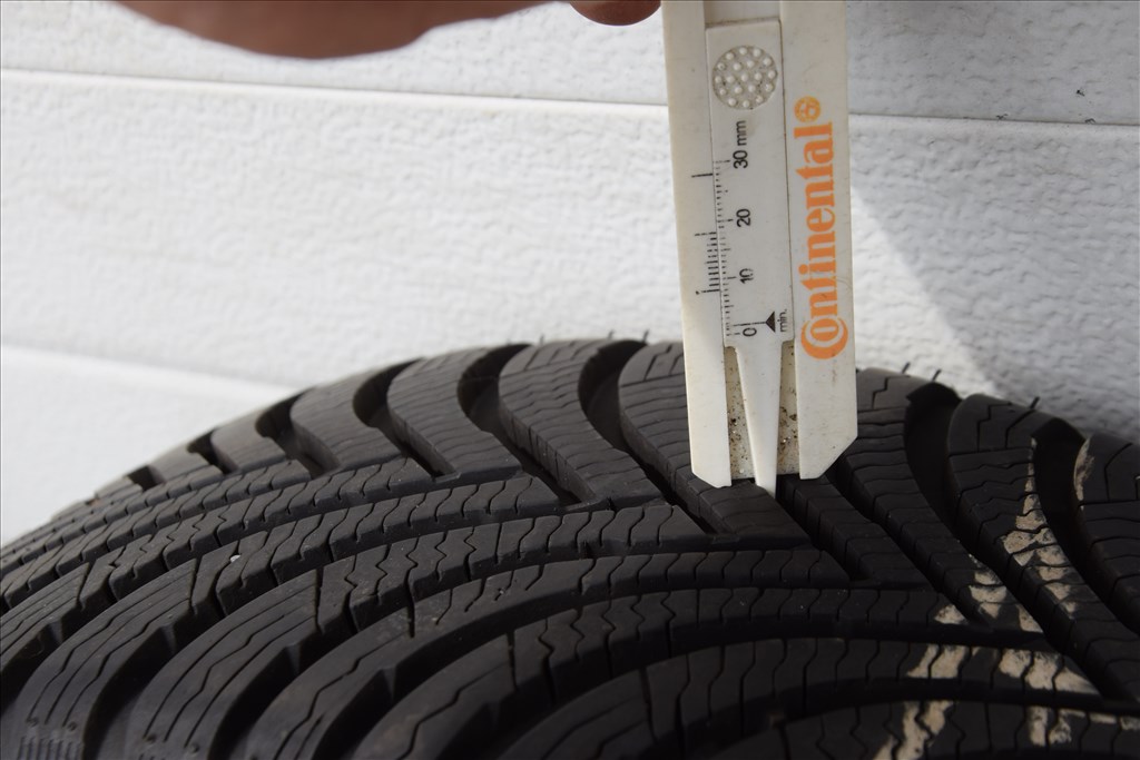  5x112 lyukosztású 15" újszerű Alutec alufelni, rajta 195/65 újszerű Michelin téli gumi  7. kép