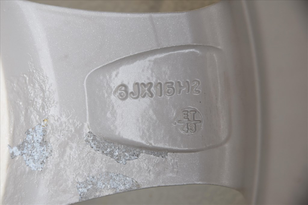  5x112 lyukosztású 15" újszerű Alutec alufelni, rajta 195/65 újszerű Michelin téli gumi  14. kép