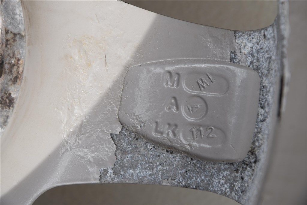  5x112 lyukosztású 15" újszerű Alutec alufelni, rajta 195/65 újszerű Michelin téli gumi  16. kép