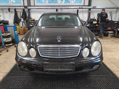 MERCEDES-BENZ E-CLASS (W211) E 220 CDI - Bontódik!