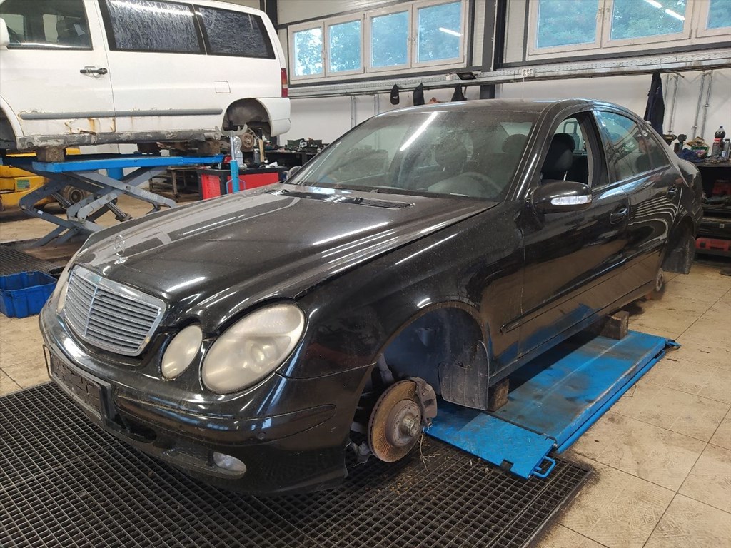 MERCEDES-BENZ E-CLASS (W211) E 220 CDI - Bontódik! 2. kép