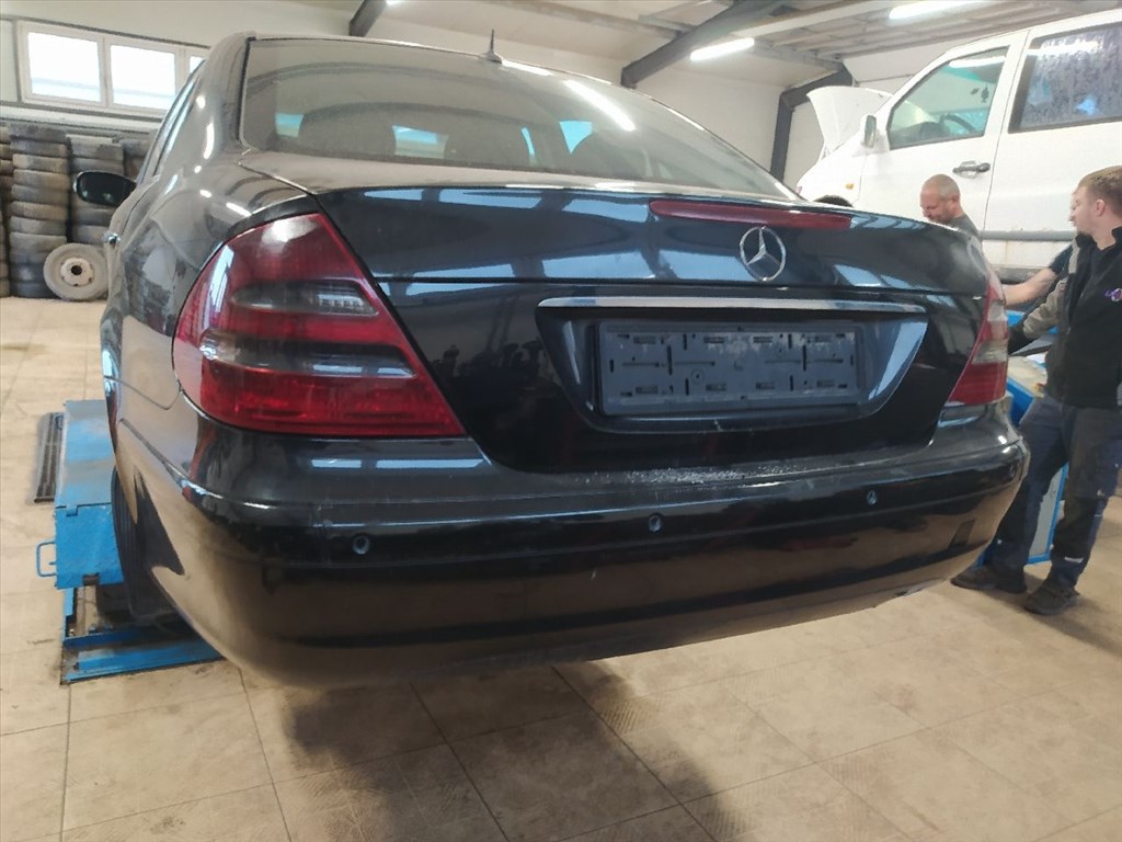 MERCEDES-BENZ E-CLASS (W211) E 220 CDI - Bontódik! 5. kép