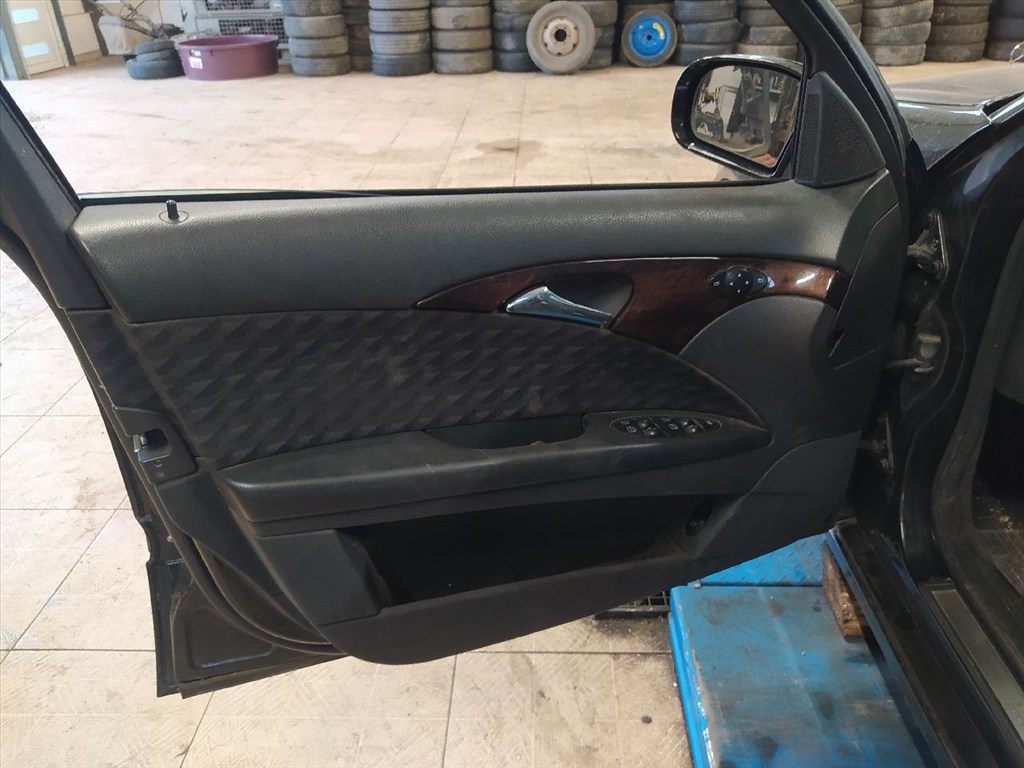 MERCEDES-BENZ E-CLASS (W211) E 220 CDI - Bontódik! 10. kép