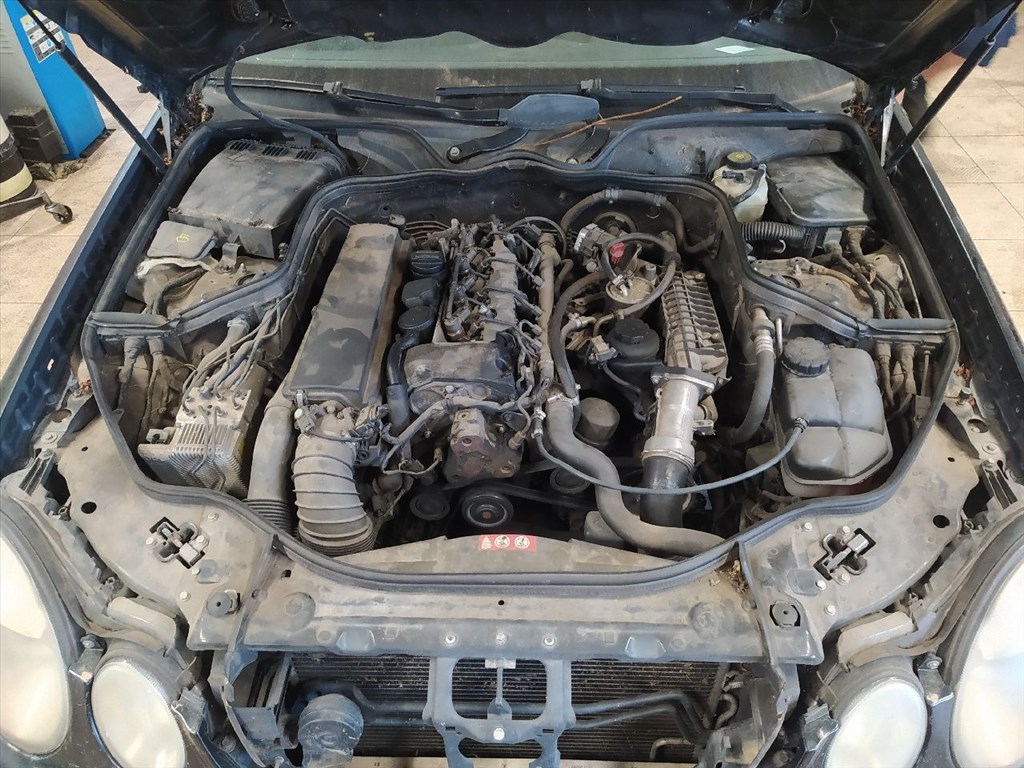 MERCEDES-BENZ E-CLASS (W211) E 220 CDI - Bontódik! 13. kép