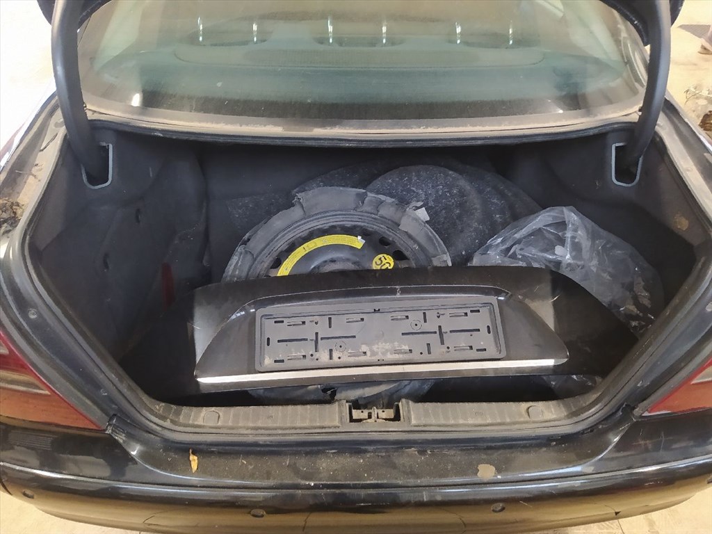 MERCEDES-BENZ E-CLASS (W211) E 220 CDI - Bontódik! 16. kép