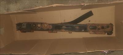 Ford C-MAX 1.5 TDCi ECOnetic alsó hűtőtartó vas alsó kereszttartó 