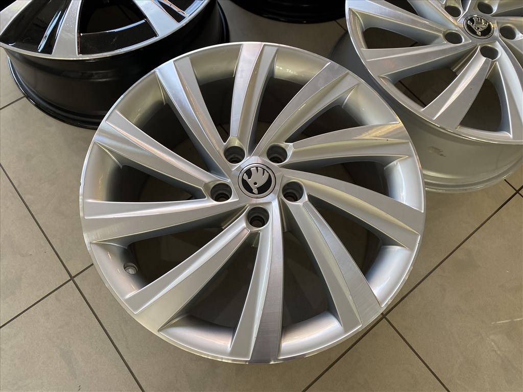 (3785) Skoda 18 gyári alufelni felni, 5x112, Octavia 4. kép