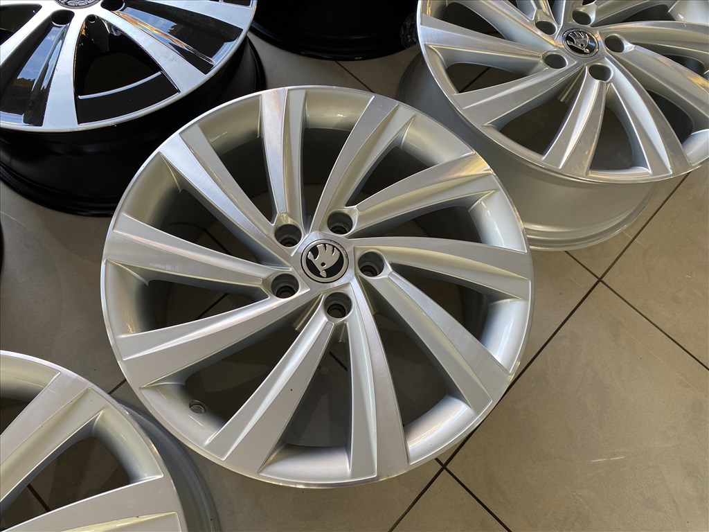 (3785) Skoda 18 gyári alufelni felni, 5x112, Octavia 5. kép