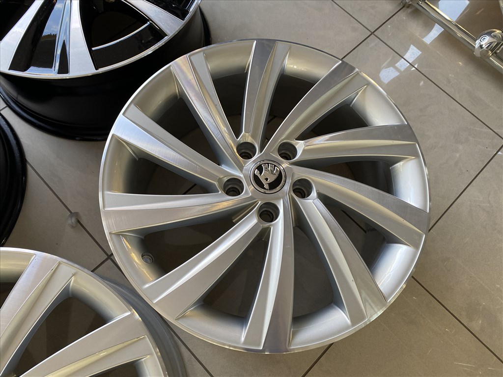 (3785) Skoda 18 gyári alufelni felni, 5x112, Octavia 7. kép