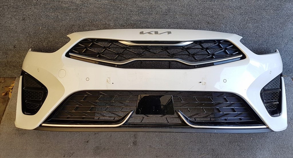 Kia Cee'd (JD), Kia Cee'd (CD) Első lökhárító 1. kép