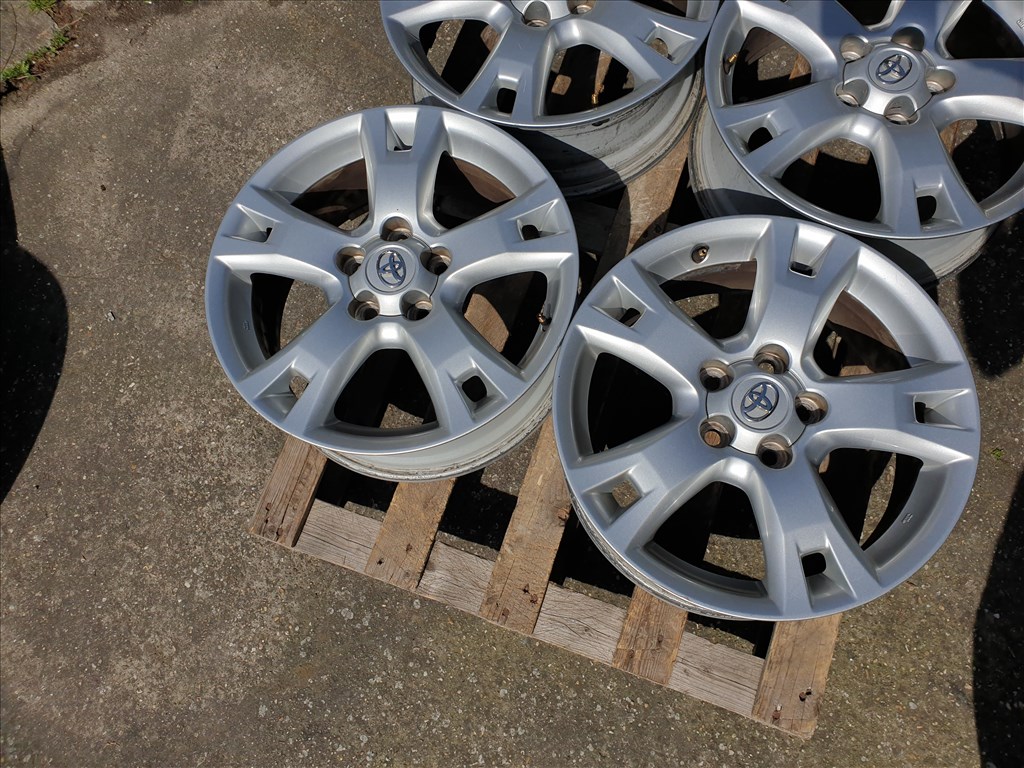 17" 5x114,3 Toyota RAV4 2. kép