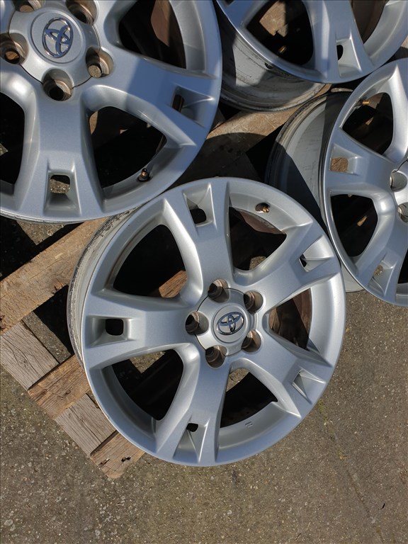 17" 5x114,3 Toyota RAV4 3. kép