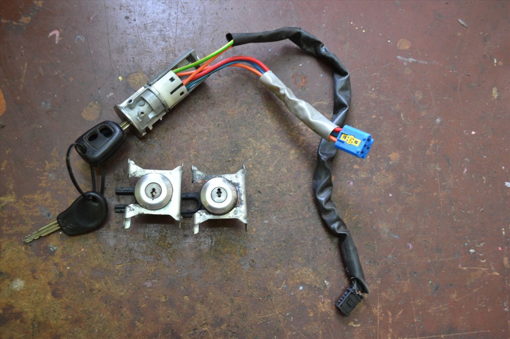 Citroen Xsara Picasso 2003-tól gyújtáskapcsoló! 1. kép