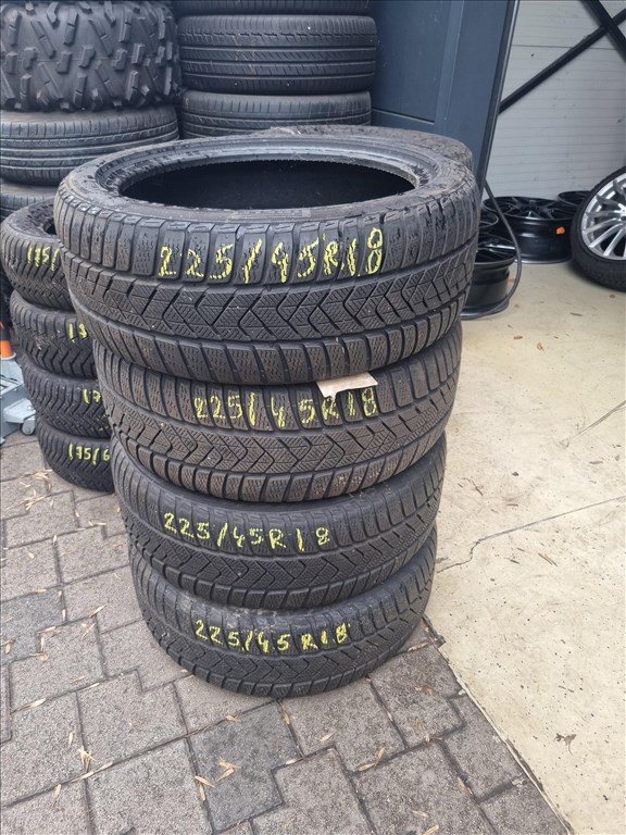  225/4518" újszerű Pirelli Sottozero 3 téli gumi 4db  1. kép