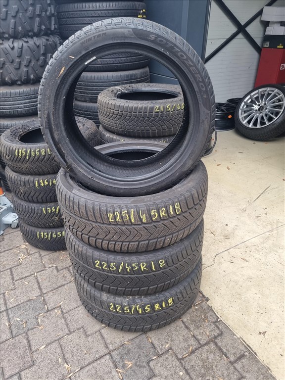  225/4518" újszerű Pirelli Sottozero 3 téli gumi 4db  2. kép