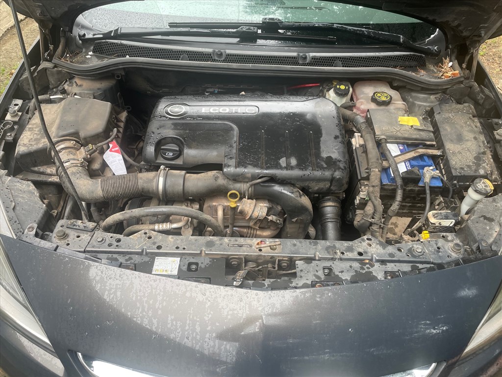 Opel Astra J Bontott alkatrészei / Gyári Alkatrészei 1.7 CDTi A17DTS 3. kép