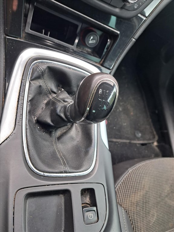 Opel Insignia A váltógomb, váltószoknya  1. kép