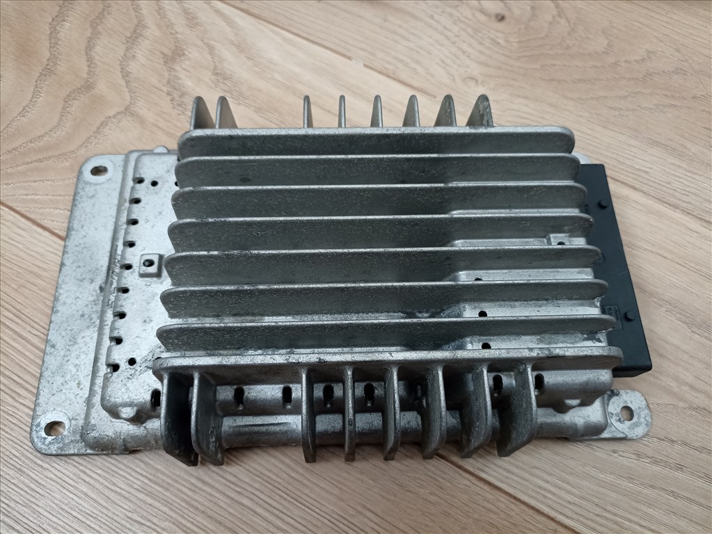 Alfa gyári bose erősítő 3. kép